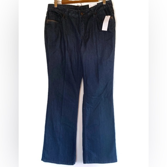 NWT Liz Claiborn Chelsea bootcut Jeans size 10 - Picture 1 of 5